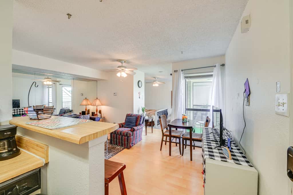 3 Mi to Dtwn Fort Worth! Condo w/ Hot Tub & Pool