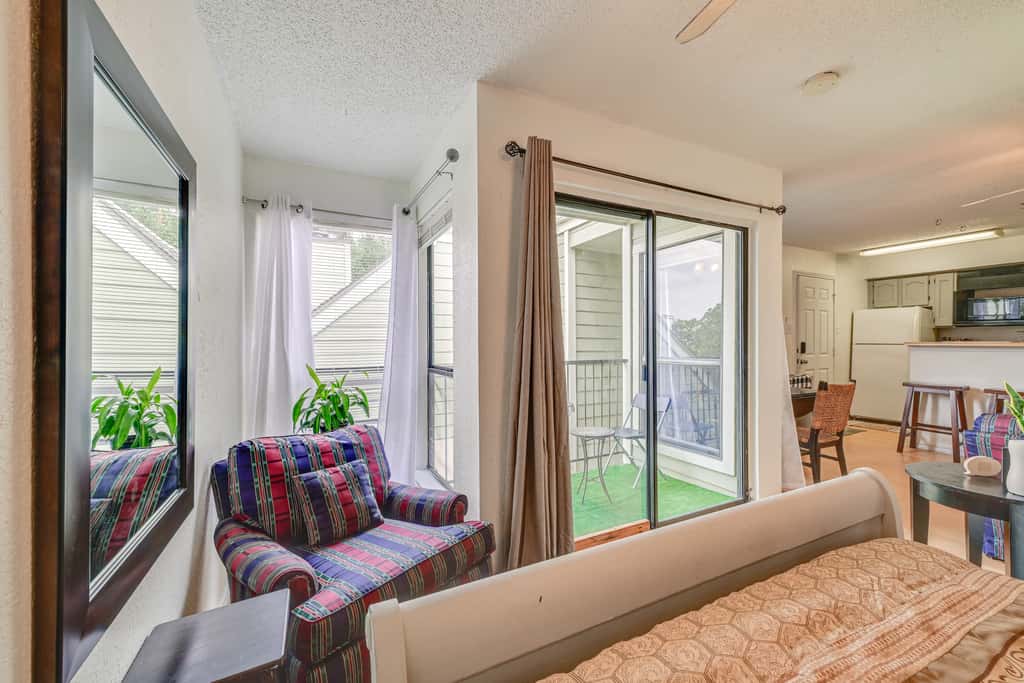3 Mi to Dtwn Fort Worth! Condo w/ Hot Tub & Pool