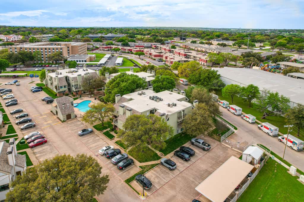 3 Mi to Dtwn Fort Worth! Condo w/ Hot Tub & Pool