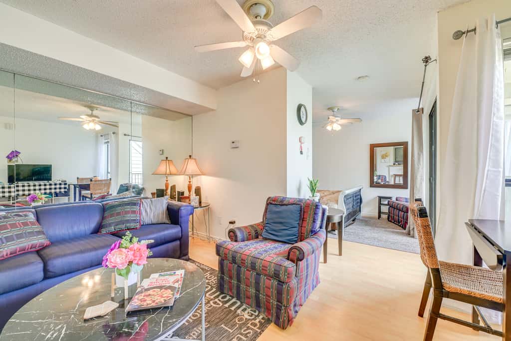 3 Mi to Dtwn Fort Worth! Condo w/ Hot Tub & Pool