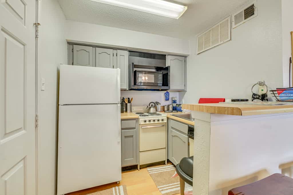 3 Mi to Dtwn Fort Worth! Condo w/ Hot Tub & Pool