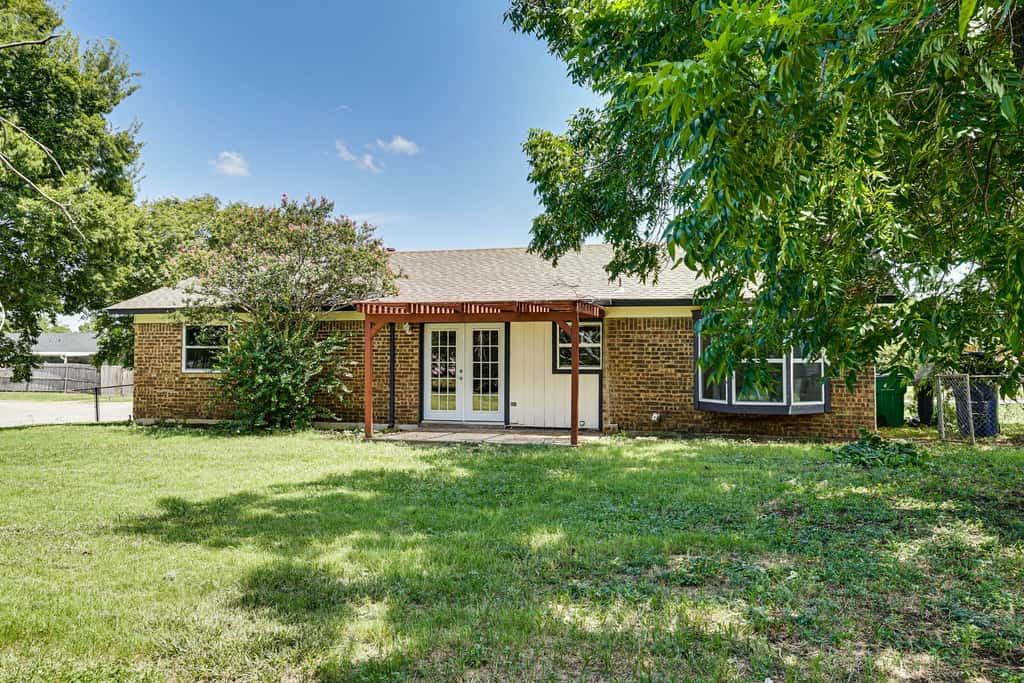 Family Home in Ft Worth Suburbs Near Benbrook Lake