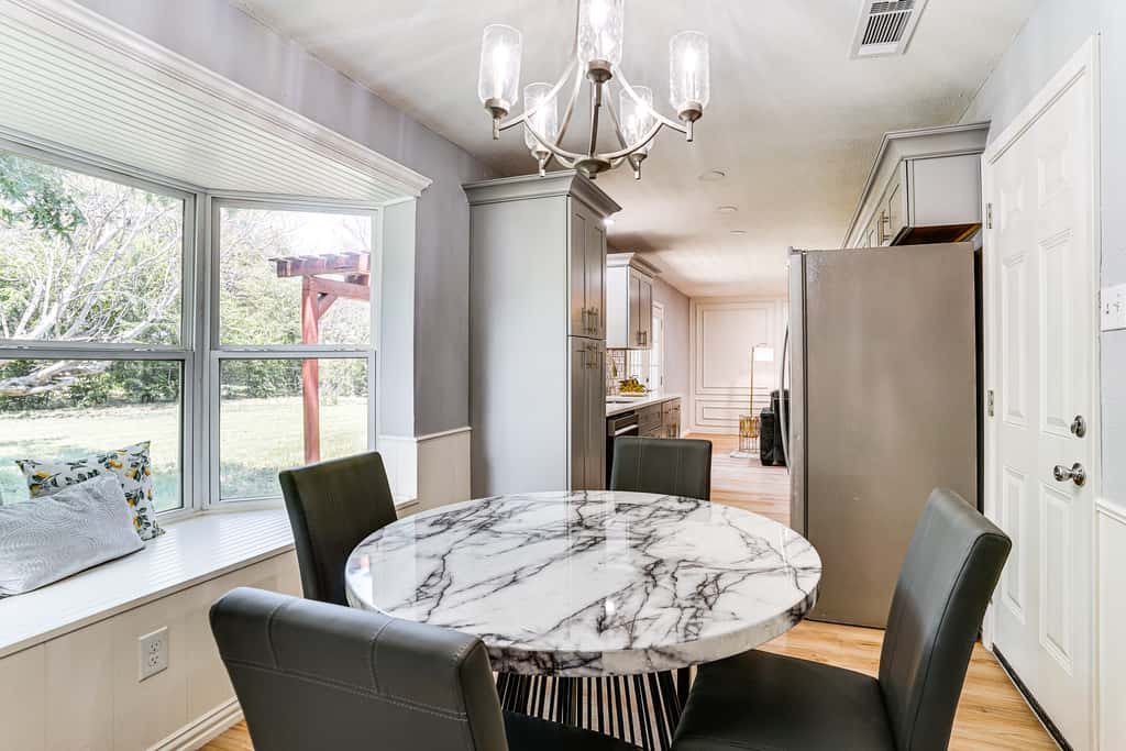 Family Home in Ft Worth Suburbs Near Benbrook Lake