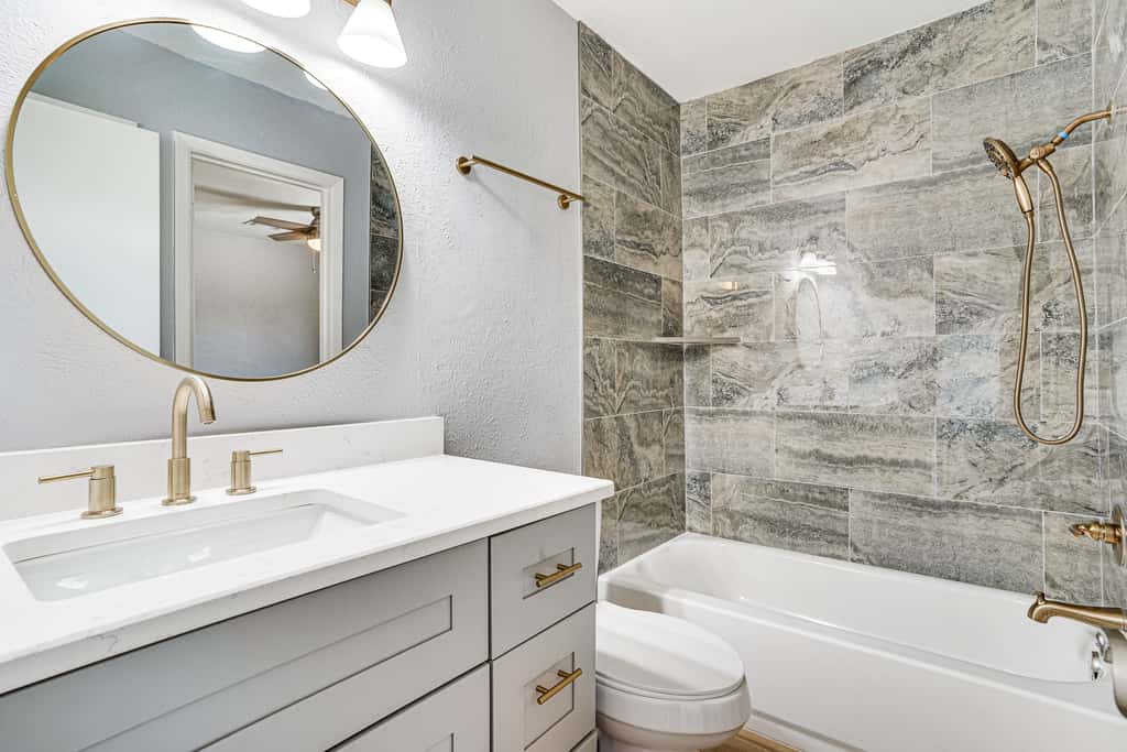 Family Home in Ft Worth Suburbs Near Benbrook Lake
