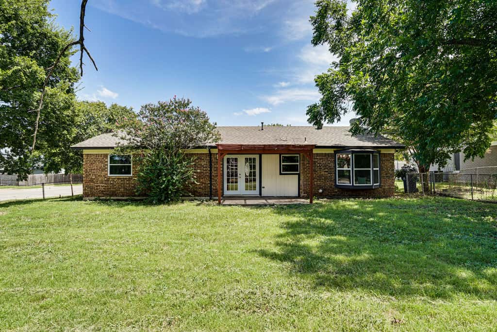 Family Home in Ft Worth Suburbs Near Benbrook Lake