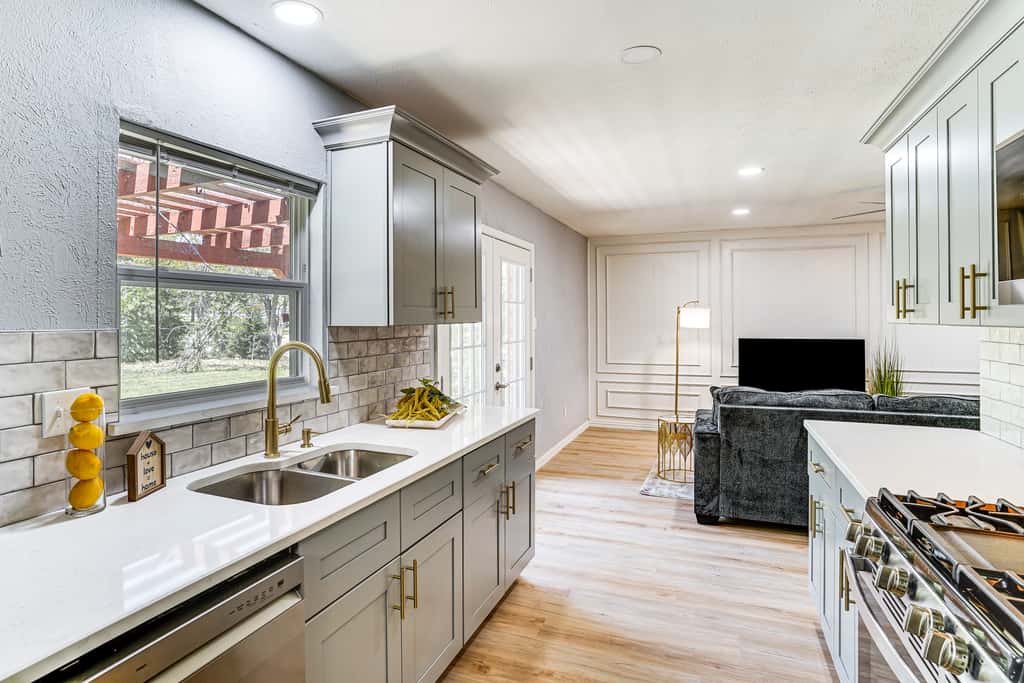 Family Home in Ft Worth Suburbs Near Benbrook Lake