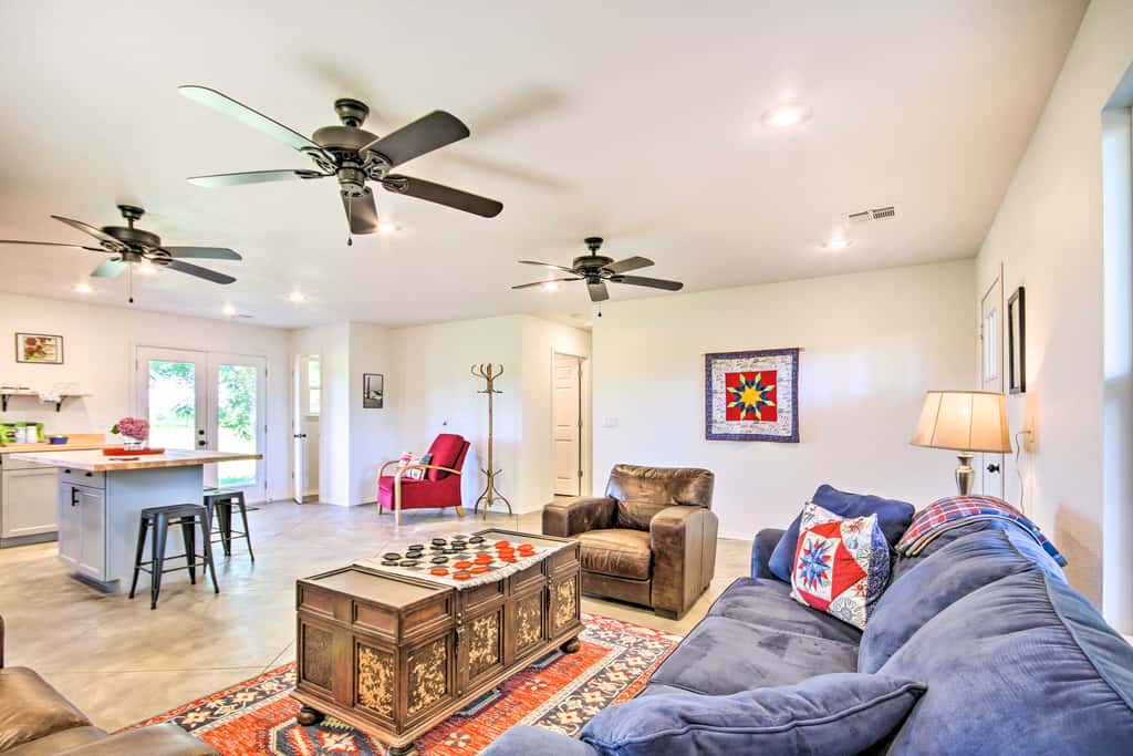 2 Mi to Marinas & Grove: Cozy Cabin w/ Grill