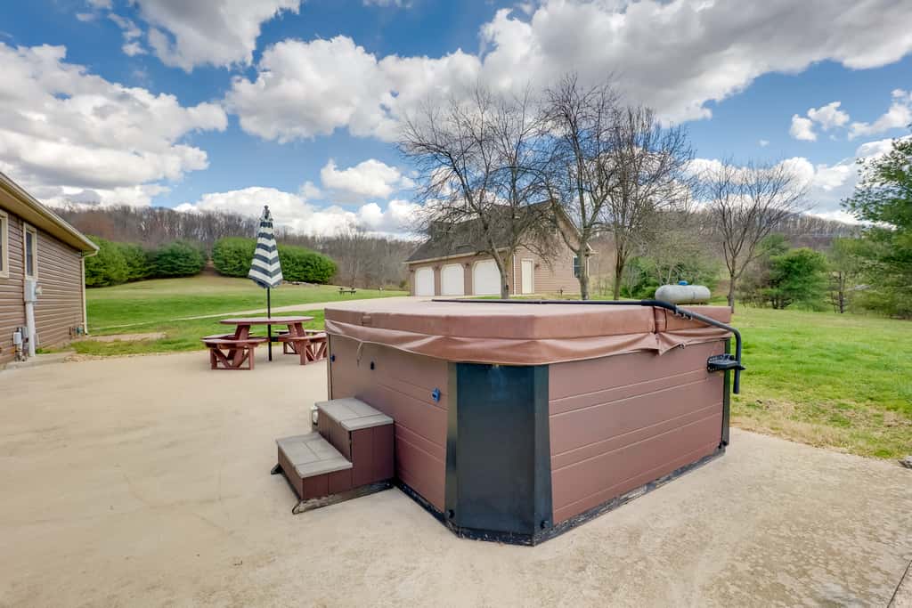 Game Room & On-Site Pond: Laurelville Retreat!