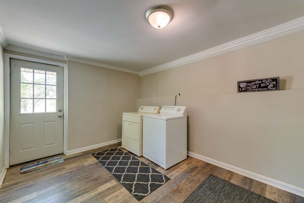 Pet-Friendly Lexington Vacation Rental on Lake!