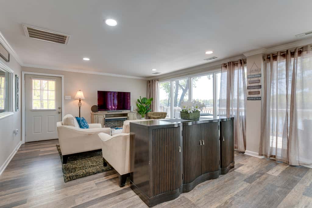 Pet-Friendly Lexington Vacation Rental on Lake!