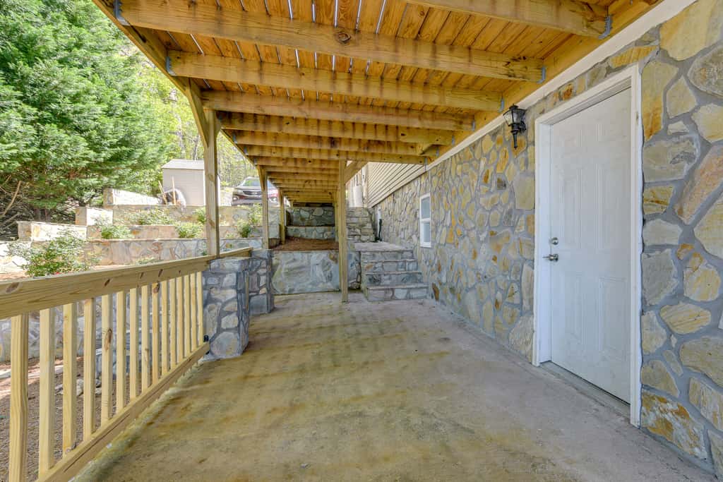 Pet-Friendly Lexington Vacation Rental on Lake!