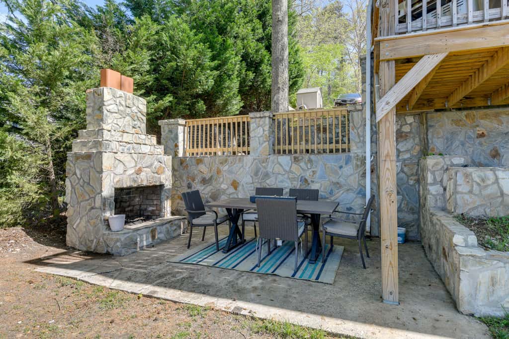 Pet-Friendly Lexington Vacation Rental on Lake!