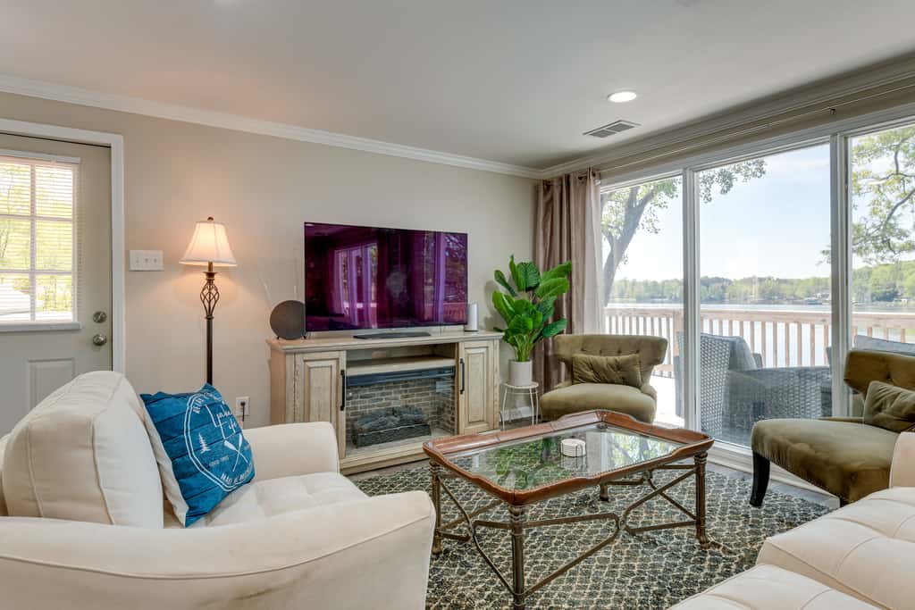 Pet-Friendly Lexington Vacation Rental on Lake!
