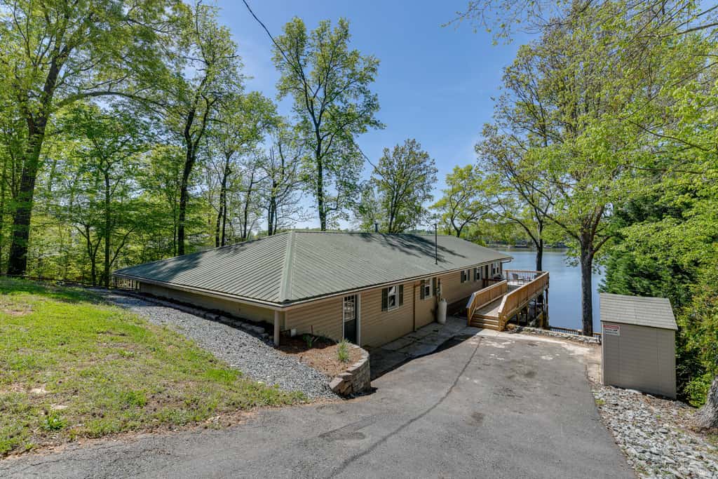 Pet-Friendly Lexington Vacation Rental on Lake!