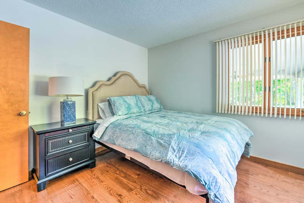 Quaint Lake Norman Home w/ Boat Dock + Grill!