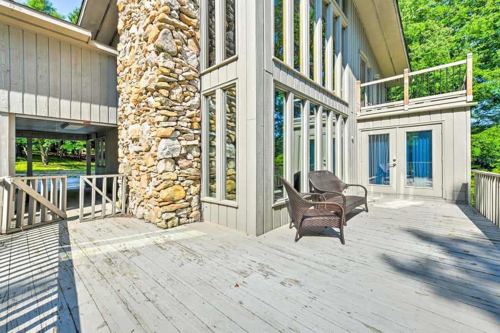 Quaint Lake Norman Home w/ Boat Dock + Grill!
