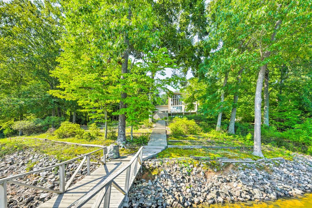 Quaint Lake Norman Home w/ Boat Dock + Grill!