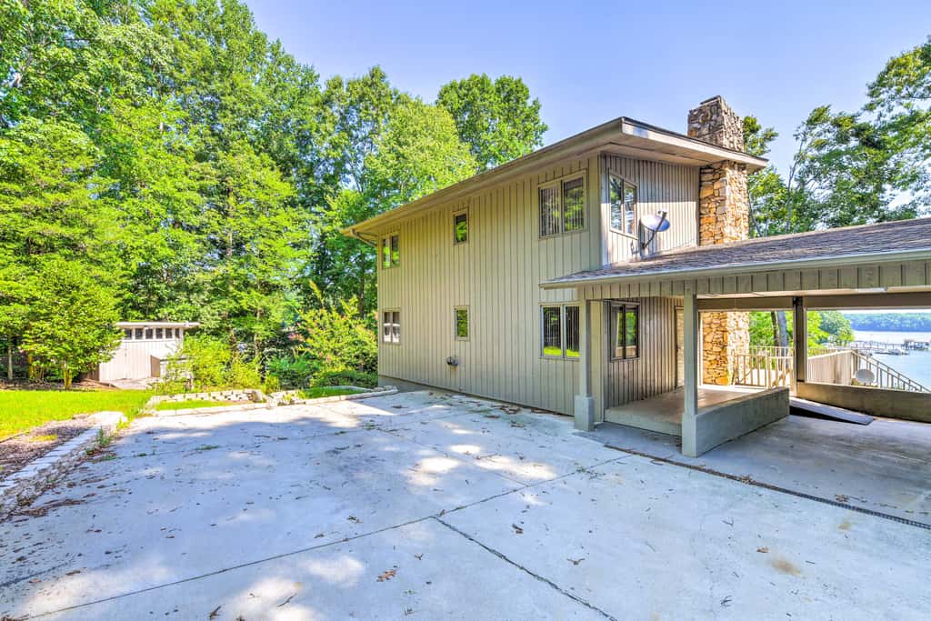 Quaint Lake Norman Home w/ Boat Dock + Grill!