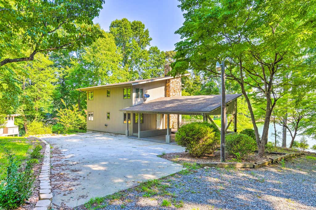 Quaint Lake Norman Home w/ Boat Dock + Grill!