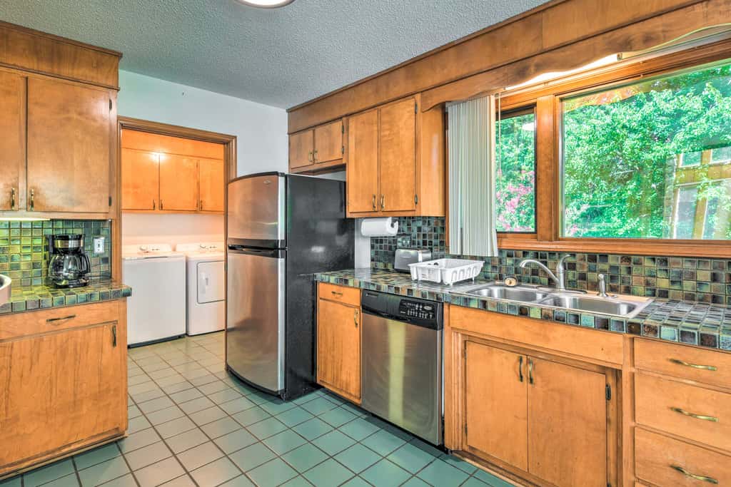 Quaint Lake Norman Home w/ Boat Dock + Grill!
