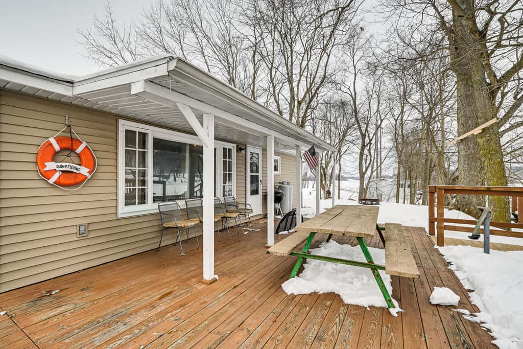 Deck & Fire Pit! Muskingum Fishing Cabin
