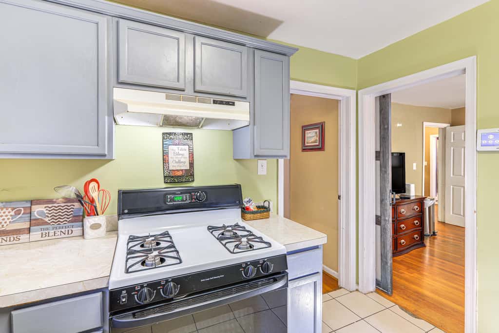 5 Mi to Dtwn ATL! Family Home w/ Veranda & Yard