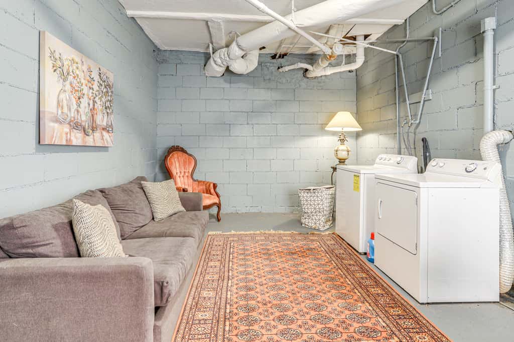 5 Mi to Dtwn ATL! Family Home w/ Veranda & Yard