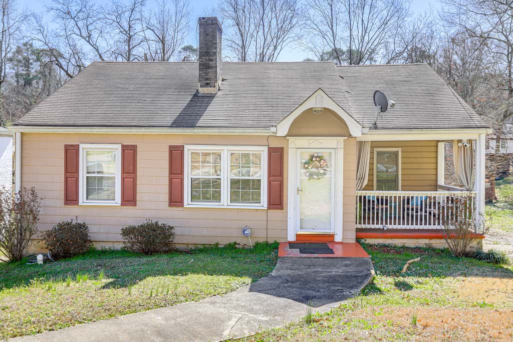 5 Mi to Dtwn ATL! Family Home w/ Veranda & Yard