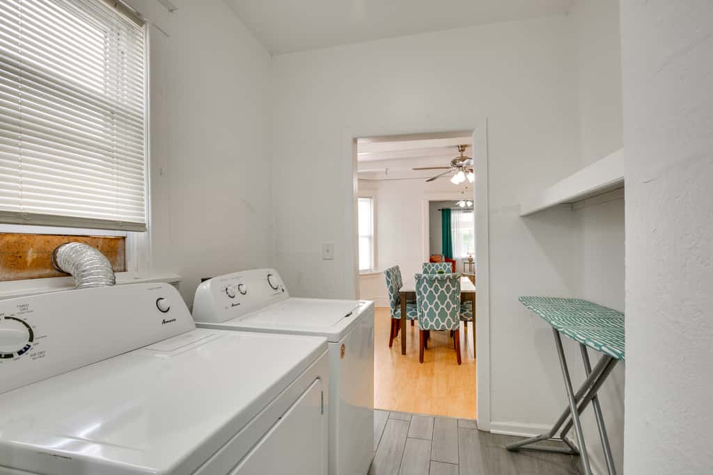 Luxurious 2BR Kansas City Condo Near Downtown