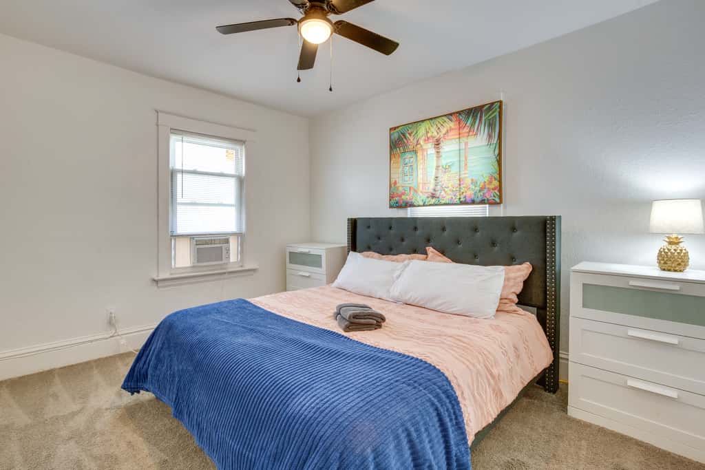 Luxurious 2BR Kansas City Condo Near Downtown