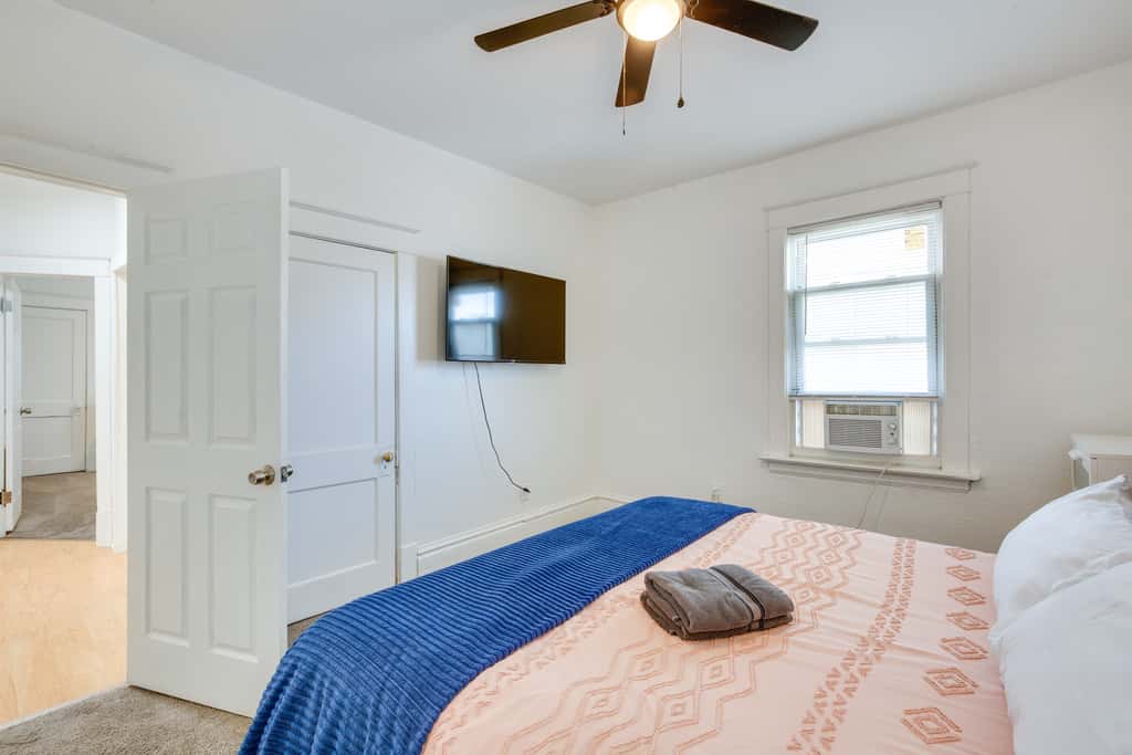 Luxurious 2BR Kansas City Condo Near Downtown