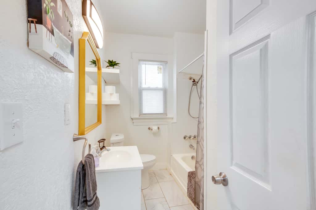 Luxurious 2BR Kansas City Condo Near Downtown