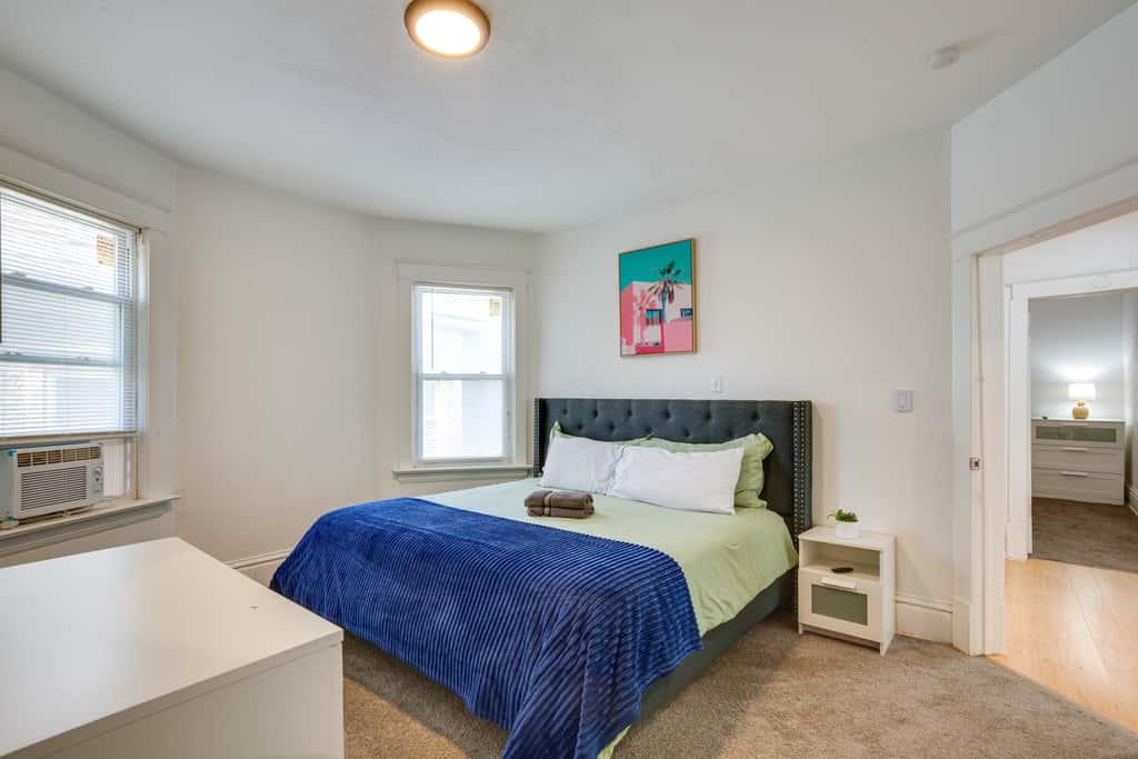 Luxurious 2BR Kansas City Condo Near Downtown