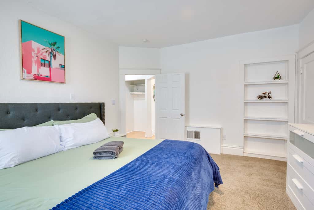 Luxurious 2BR Kansas City Condo Near Downtown