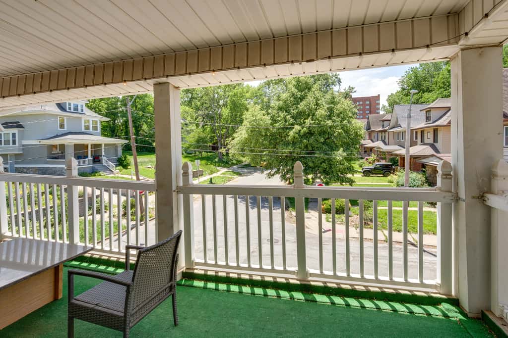 Luxurious 2BR Kansas City Condo Near Downtown