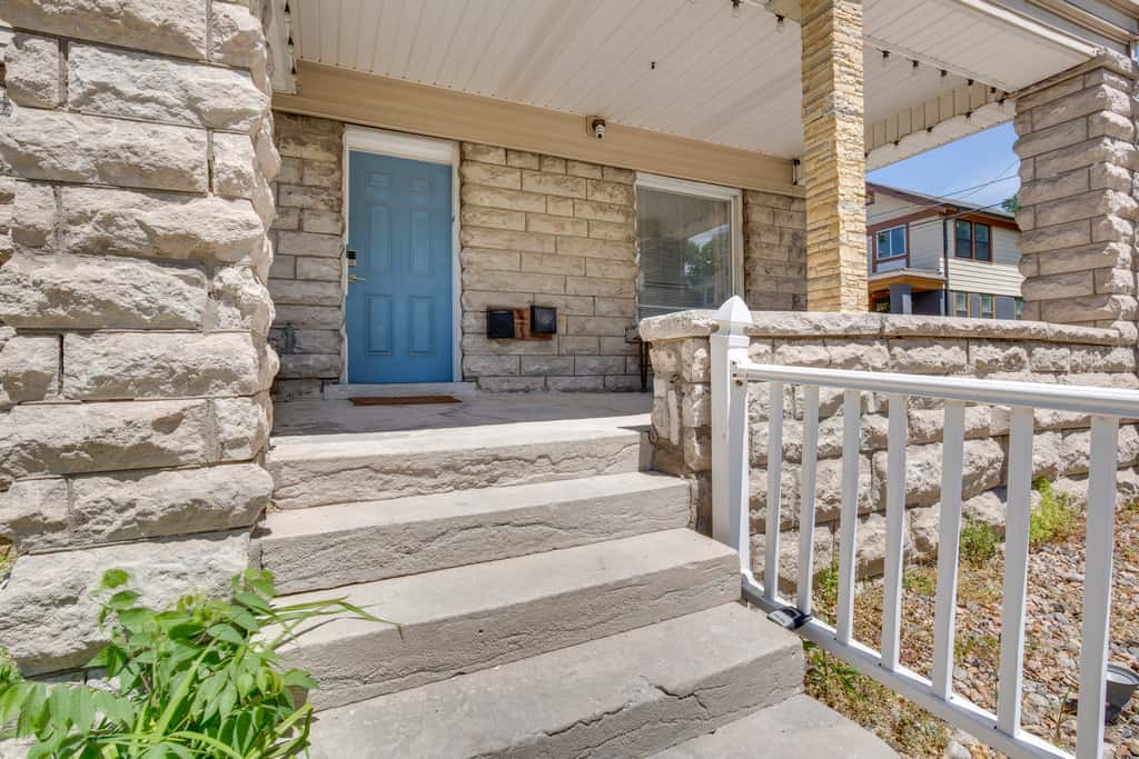 Luxurious 2BR Kansas City Condo Near Downtown
