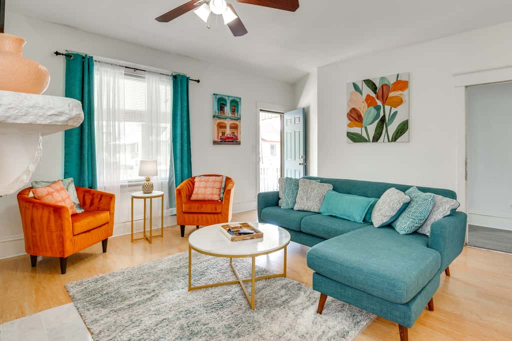 Luxurious 2BR Kansas City Condo Near Downtown