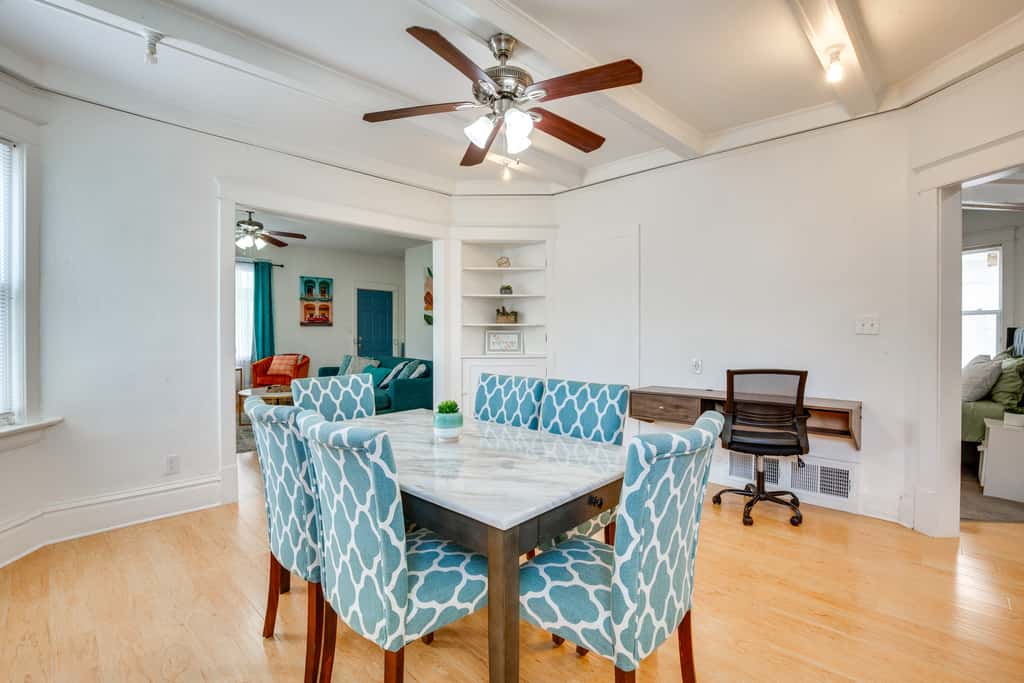 Luxurious 2BR Kansas City Condo Near Downtown
