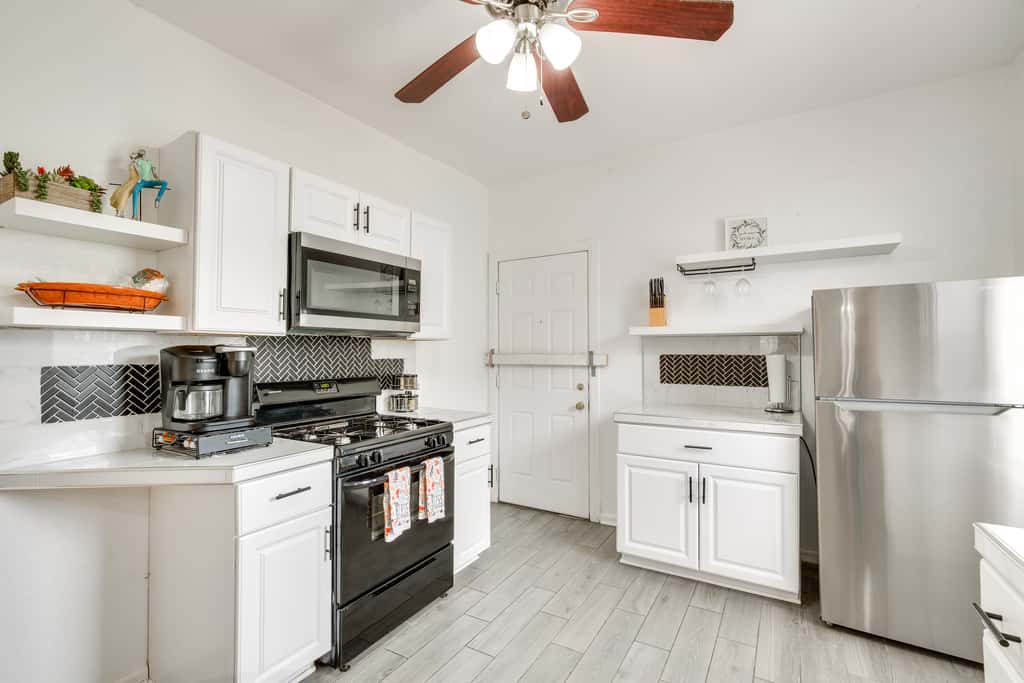 Luxurious 2BR Kansas City Condo Near Downtown