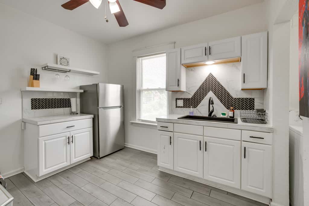 Luxurious 2BR Kansas City Condo Near Downtown