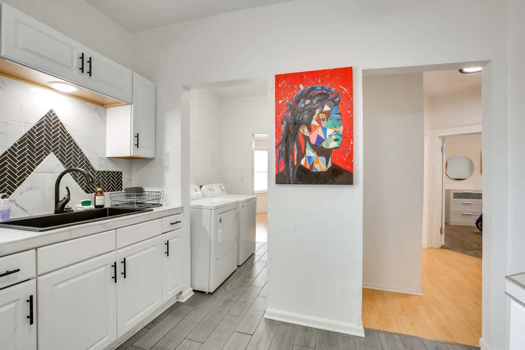 Luxurious 2BR Kansas City Condo Near Downtown