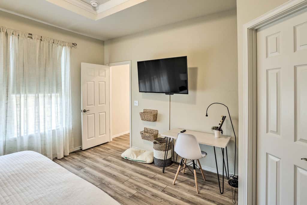 Sleek Fort Worth Home w/ Patio - Pets Welcome!