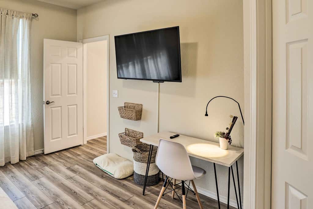 Sleek Fort Worth Home w/ Patio - Pets Welcome!