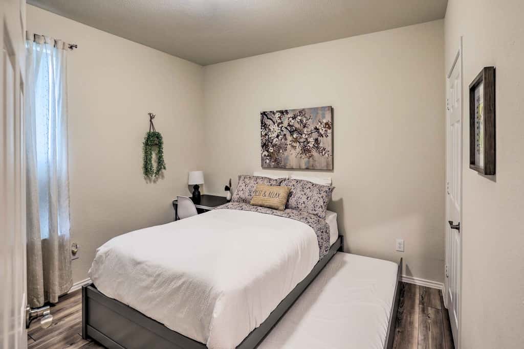Sleek Fort Worth Home w/ Patio - Pets Welcome!