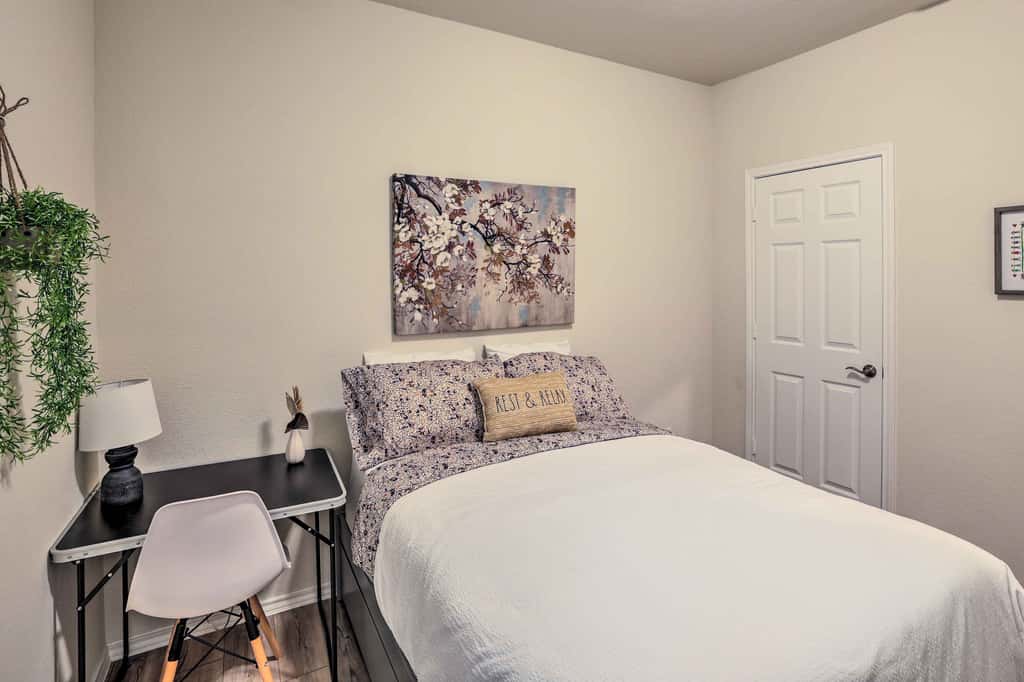 Sleek Fort Worth Home w/ Patio - Pets Welcome!