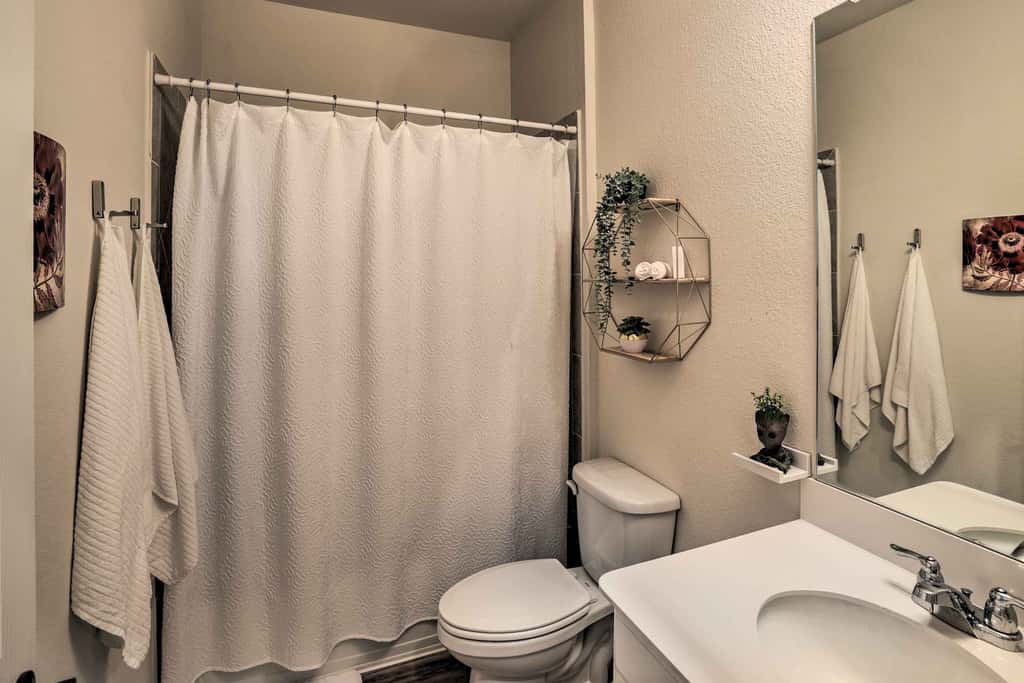 Sleek Fort Worth Home w/ Patio - Pets Welcome!