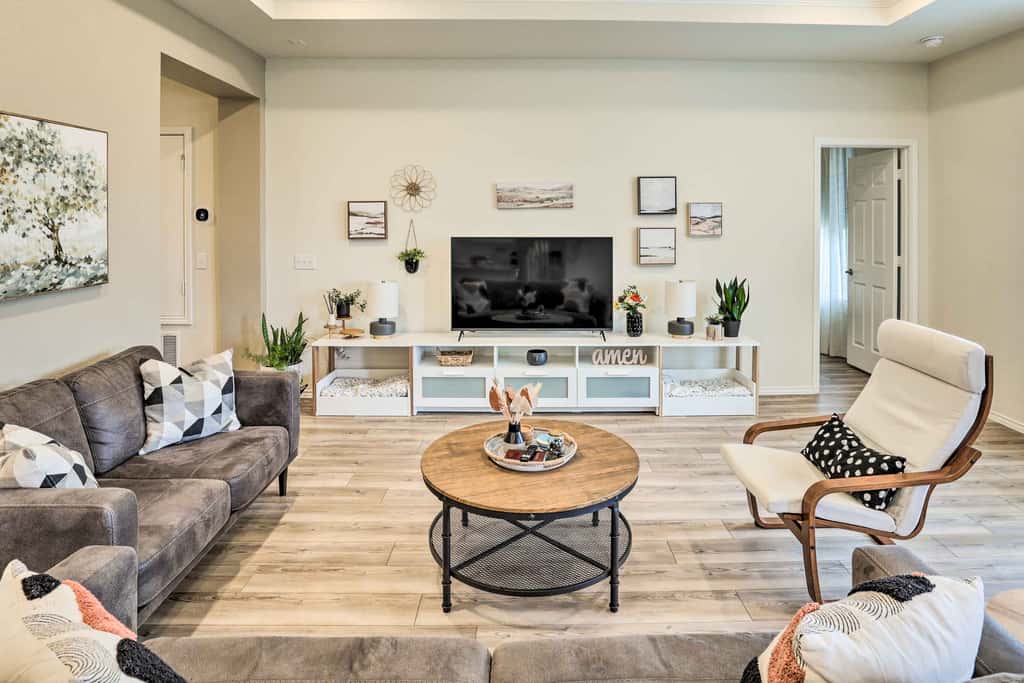 Sleek Fort Worth Home w/ Patio - Pets Welcome!
