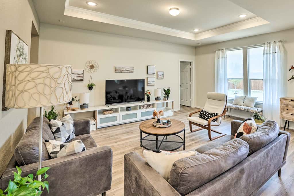 Sleek Fort Worth Home w/ Patio - Pets Welcome!