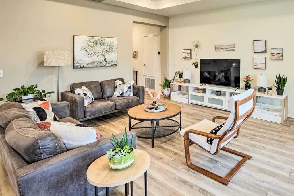 Sleek Fort Worth Home w/ Patio - Pets Welcome!