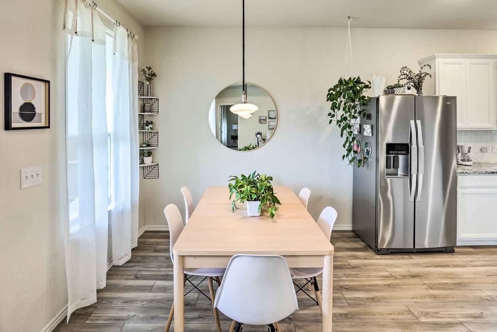 Sleek Fort Worth Home w/ Patio - Pets Welcome!